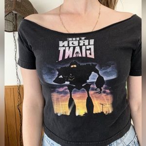 Vintage 90s cropped distressed Iron Giant graphic top!